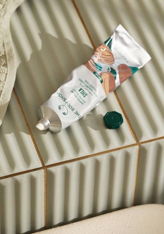 The Body Shop Shea Hand Cream 01